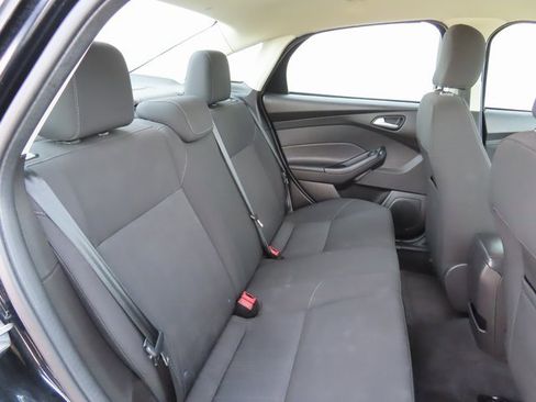 Used 2017 Ford Focus SE image 27