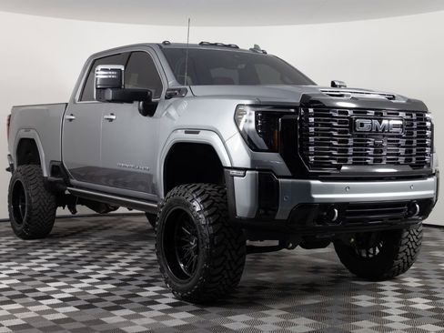 Used 2025 GMC Sierra 3500 Denali Ultimate AWD/4WD image 11