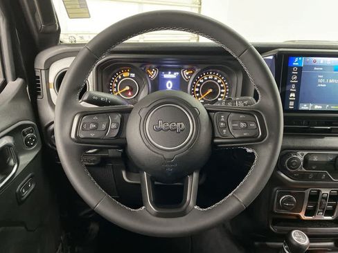 Used 2025 Jeep Wrangler Unlimited Sport AWD/4WD image 19
