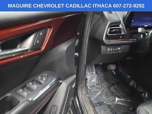 Used 2024 Chevrolet Traverse Z71 w/ Enhanced Driving Package AWD/4WD image 27
