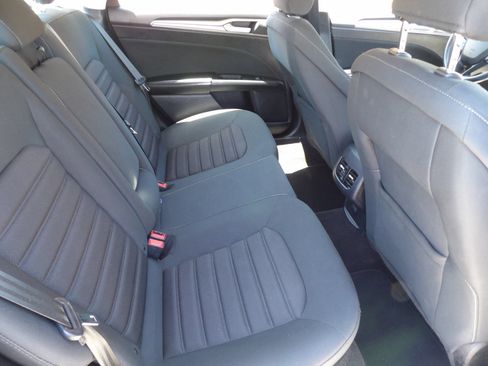 Used 2019 Ford Fusion SE FWD image 14