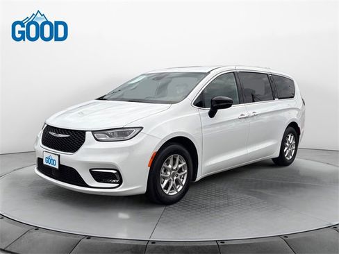 Used 2024 Chrysler Pacifica Touring image 1