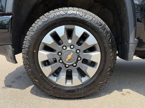 Used 2021 Chevrolet Silverado 2500 Custom w/ Custom Convenience Package AWD/4WD image 12