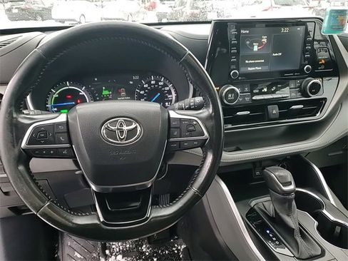 Used 2021 Toyota Highlander XLE image 22