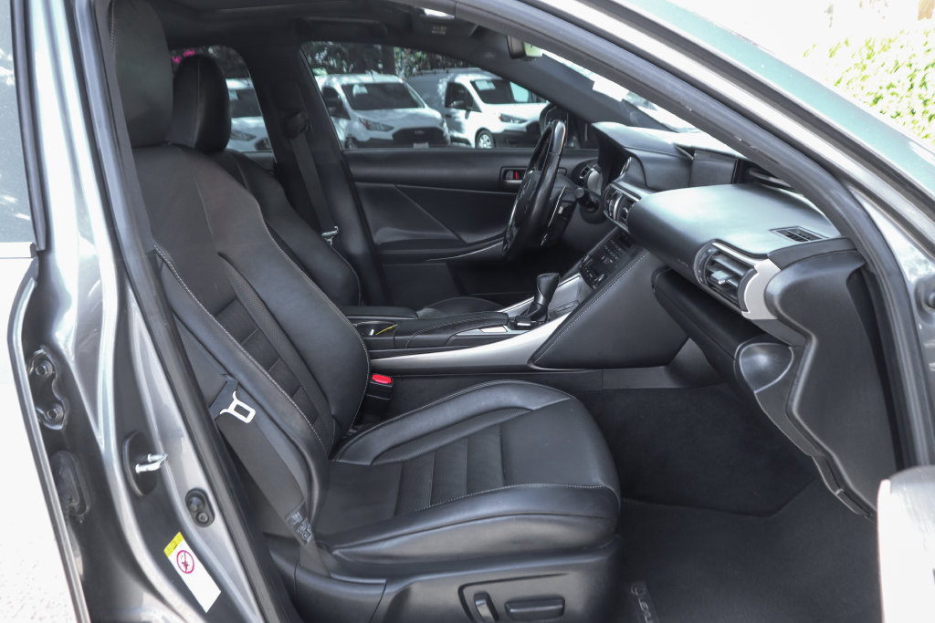 Used 2019 Lexus IS 300 F Sport w/ F Sport Package RWD image 41