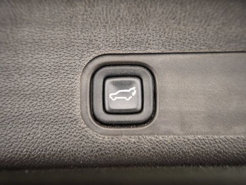 Used 2011 Chevrolet Suburban LTZ AWD/4WD image 19