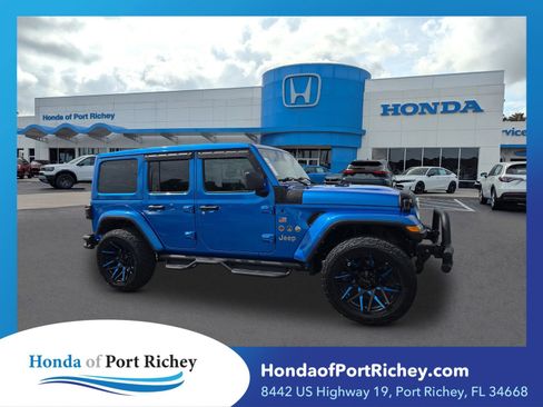 Used 2024 Jeep Wrangler Unlimited Sahara w/ Technology Group AWD/4WD image 1
