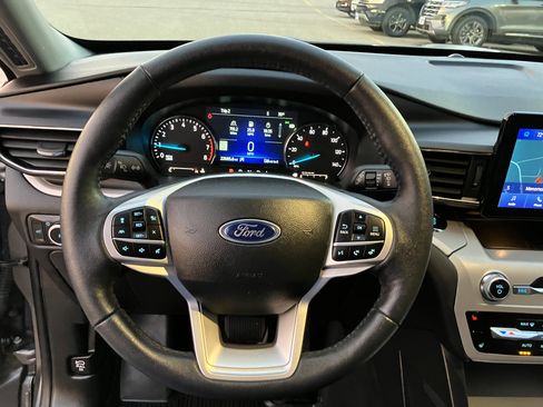 Used 2023 Ford Explorer XLT w/ Equipment Group 202A image 10