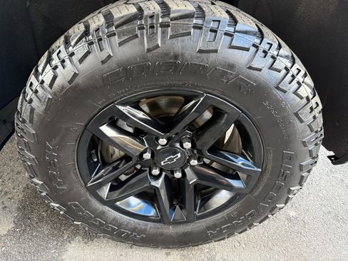 Used 2021 Chevrolet Silverado 1500 LT Trail Boss image 10