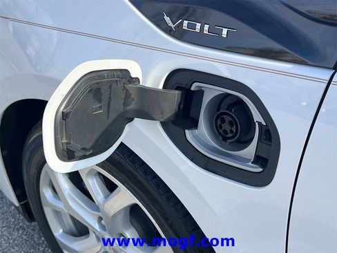 Used 2018 Chevrolet Volt Premier w/ Driver Confidence Package image 28