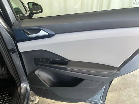 Certified 2024 Volkswagen Taos SE image 26