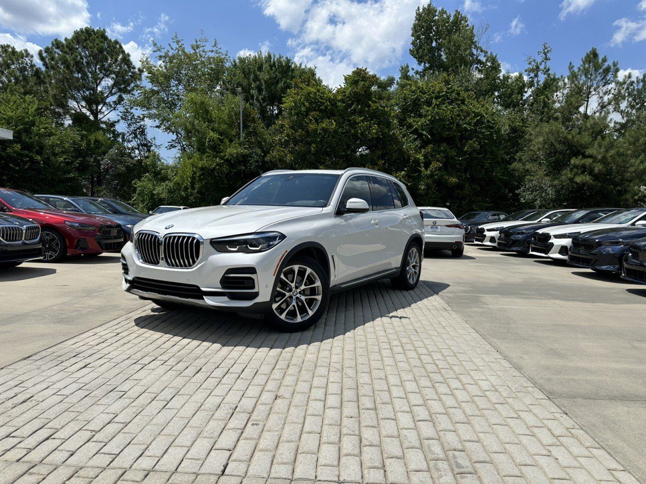 Used 2023 BMW X5 xDrive40i w/ Premium Package AWD/4WD image 1