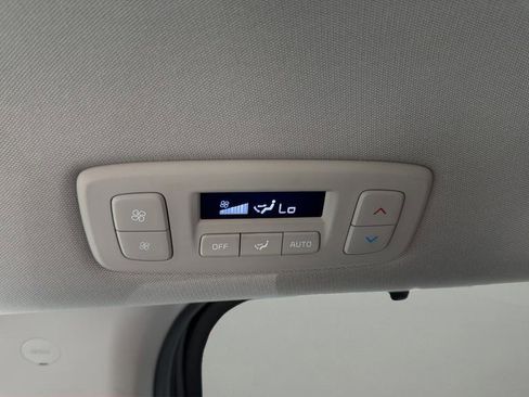 Used 2023 Kia Carnival EX FWD image 16