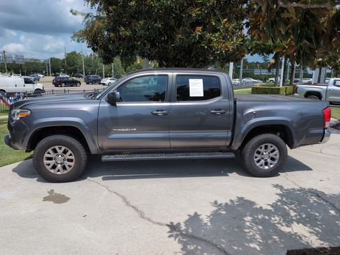 Used 2017 Toyota Tacoma SR5 w/ Tow Package AWD/4WD image 7