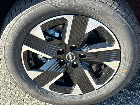 New 2026 Nissan Kicks SV w/ SV Premium Package image 9