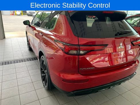 Used 2023 Mitsubishi Outlander SE AWD/4WD image 12