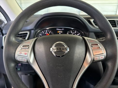 Used 2016 Nissan Rogue SV FWD image 24