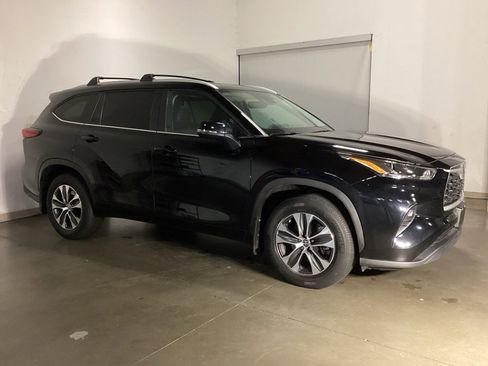 Certified 2023 Toyota Highlander XLE image 7
