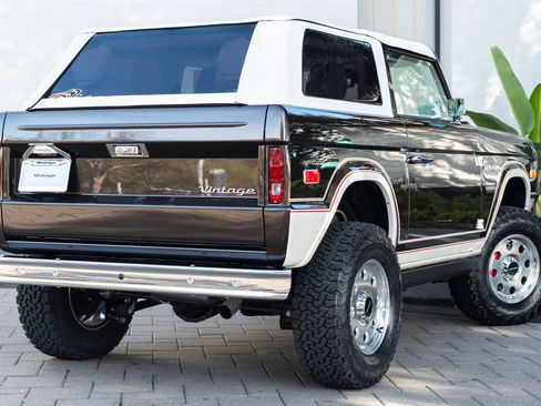 Used 2024 Ford Bronco Black Diamond AWD/4WD image 3