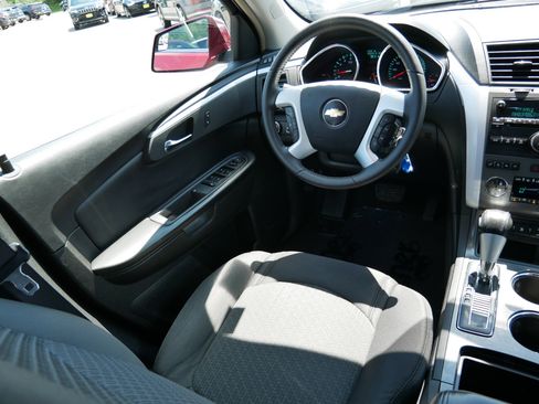 Used 2009 Chevrolet Traverse LT FWD image 9