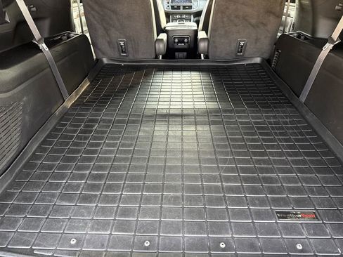 Used 2023 Chevrolet Suburban Premier image 10