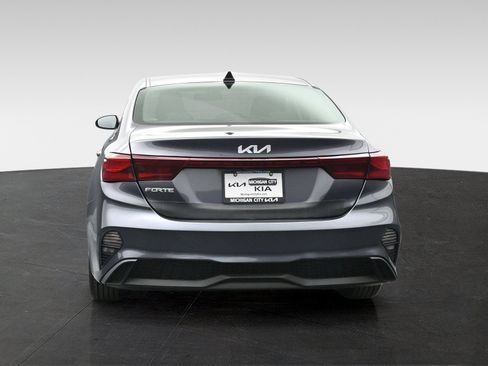 Used 2022 Kia Forte LXS FWD image 3