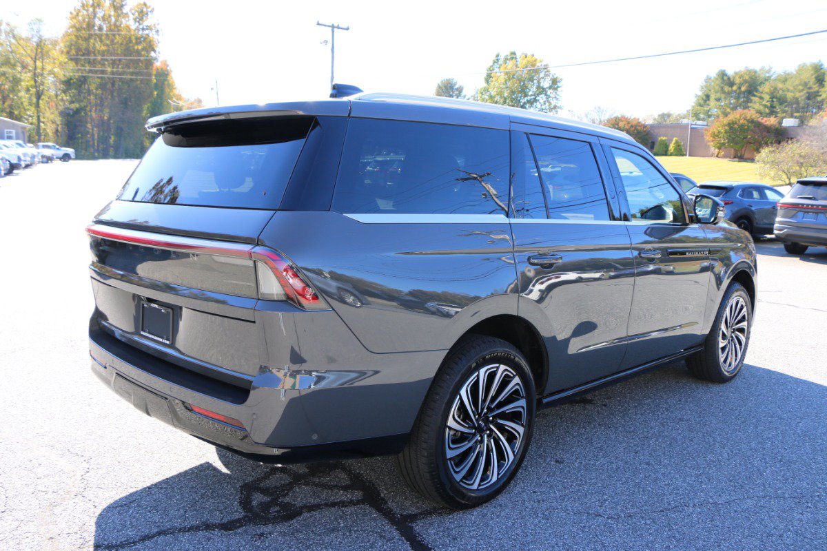 Used 2025 Lincoln Navigator Black Label AWD/4WD image 8