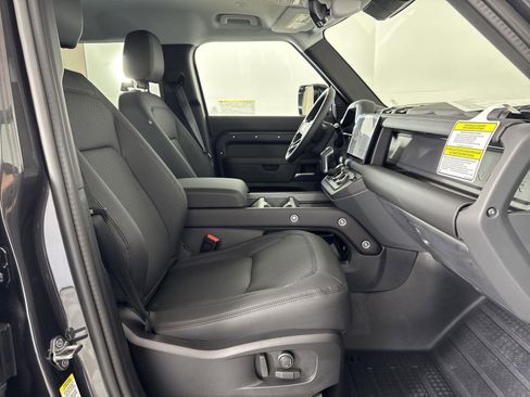 Certified 2025 Land Rover Defender 110 S image 32