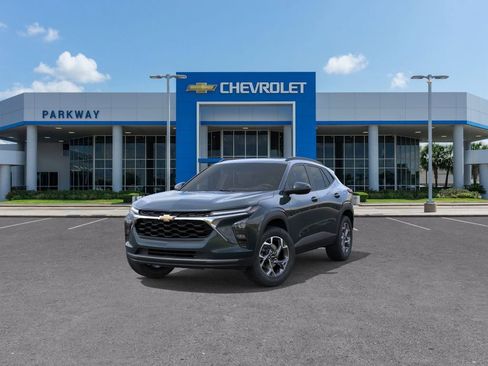 New 2026 Chevrolet Trax LT w/ Sunroof Package FWD image 8