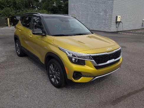 Used 2023 Kia Seltos S w/ Navigation Package AWD/4WD image 1