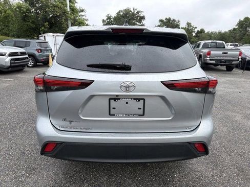 Certified 2025 Toyota Highlander LE FWD image 3