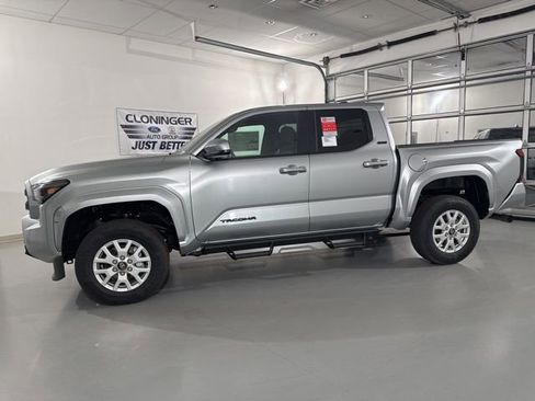 New 2025 Toyota Tacoma SR5 image 4