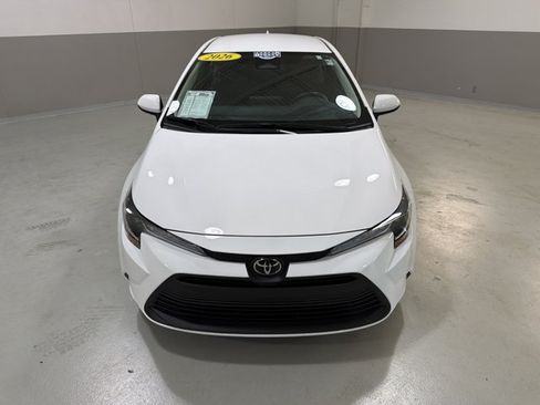 Used 2026 Toyota Corolla LE FWD image 2