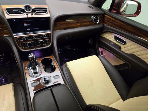 Certified 2021 Bentley Bentayga AWD/4WD image 26
