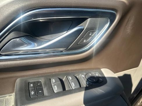 Used 2021 Chevrolet Tahoe LT w/ Luxury Package AWD/4WD image 19