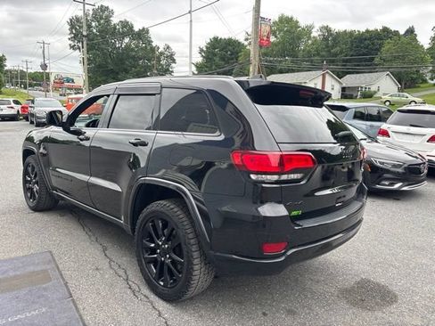 Used 2017 Jeep Grand Cherokee Altitude AWD/4WD image 4