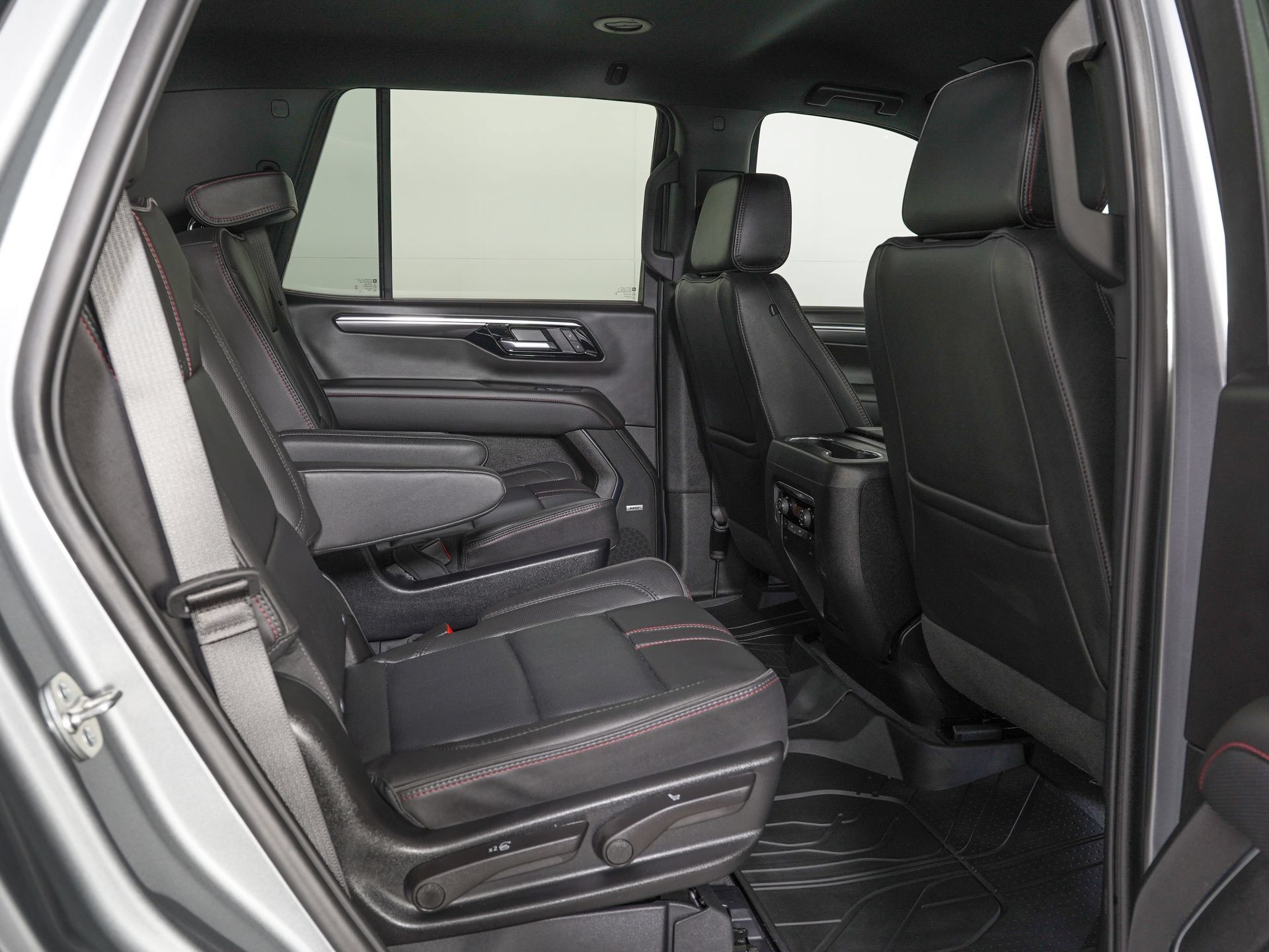Used 2026 Chevrolet Tahoe RST w/ RST Performance Edition AWD/4WD image 11