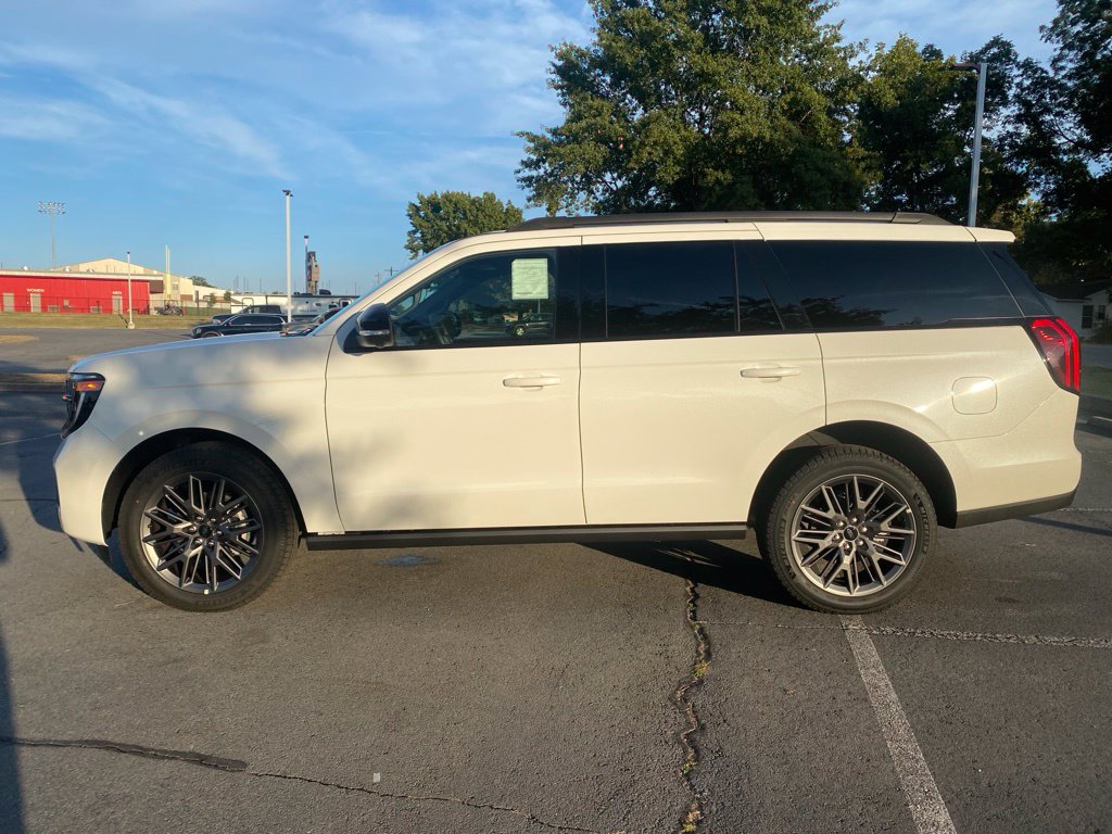New 2027 Ford Expedition Platinum w/ Stealth Appearance Package AWD/4WD image 4