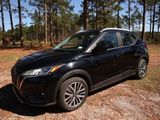 Used 2021 Nissan Kicks SV image 3