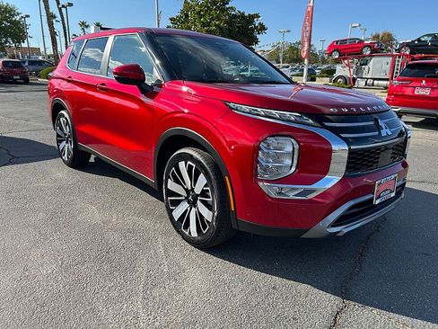 New 2025 Mitsubishi Outlander SE image 1