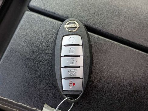 Used 2022 Nissan Rogue SV w/ SV Premium Package FWD image 30