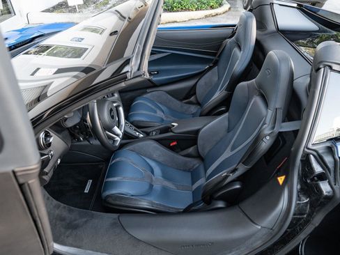 Used 2024 McLaren 750S Spider image 17