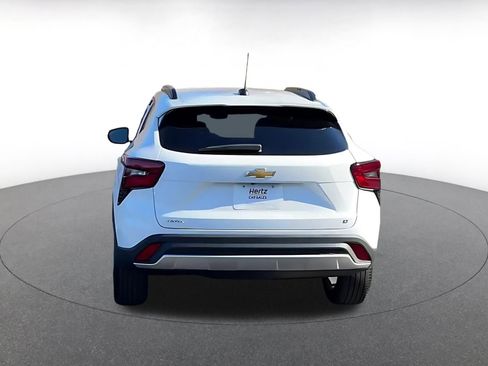 Used 2025 Chevrolet Trax LT w/ LT Convenience Package image 12