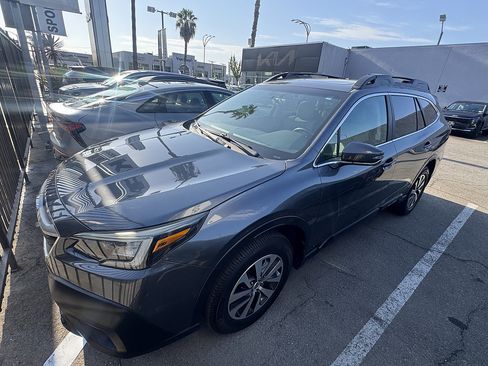 Used 2020 Subaru Outback Premium AWD/4WD image 2