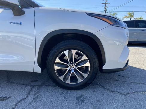 Used 2021 Toyota Highlander XLE FWD image 31