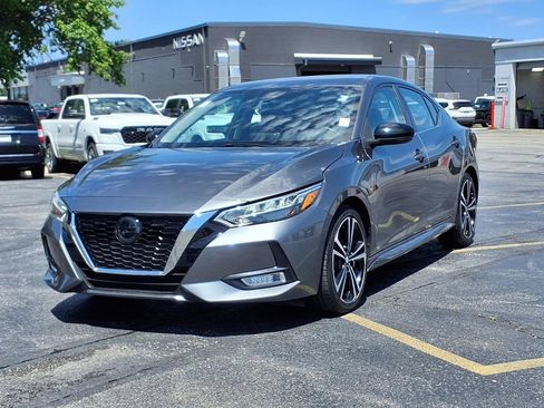 Used 2022 Nissan Sentra SR w/ Electronics Package FWD image 2