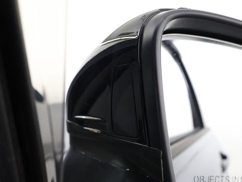 Used 2022 Volkswagen Tiguan SE R-Line image 37