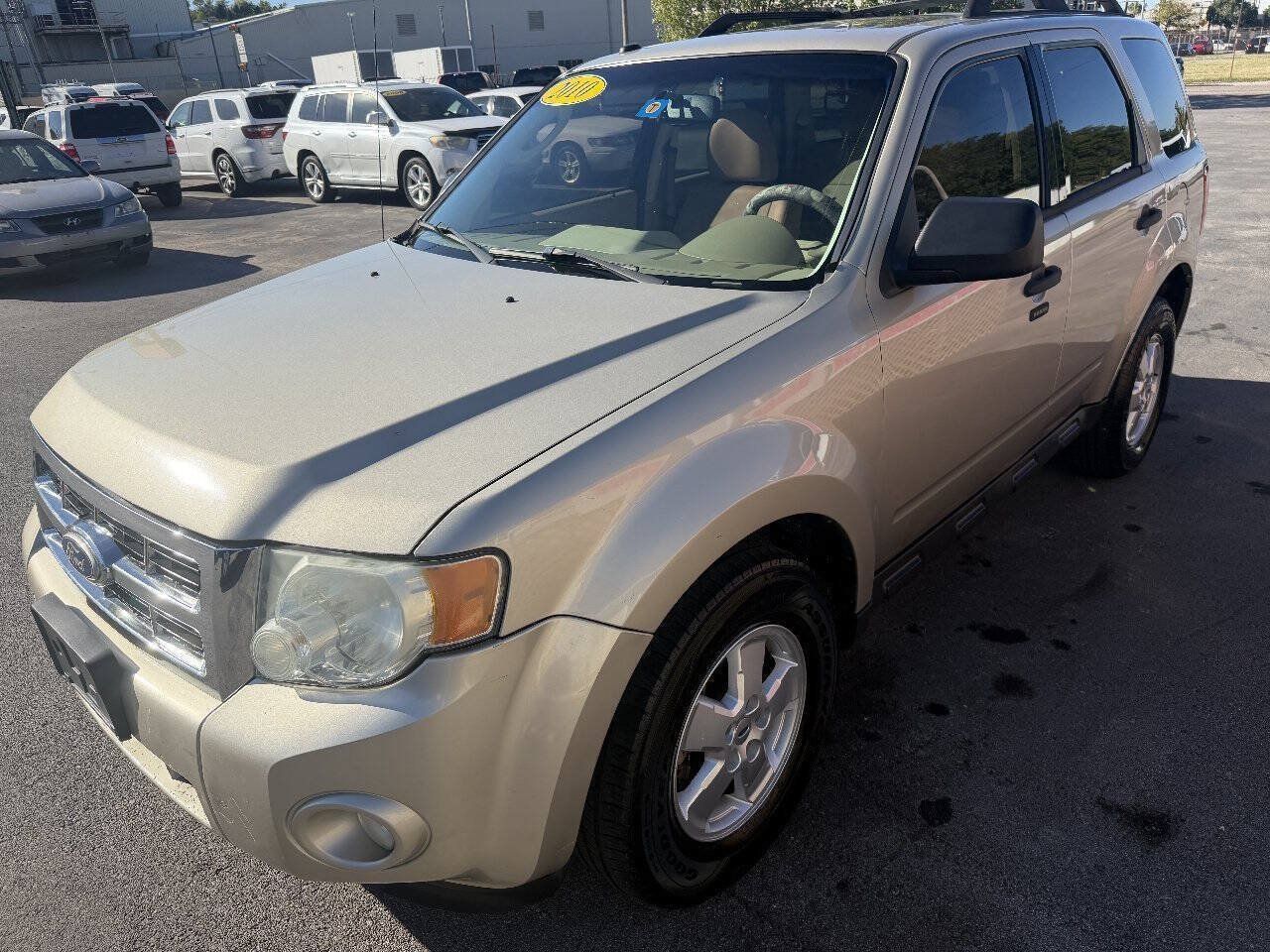 Used 2010 Ford Escape XLT AWD/4WD image 3