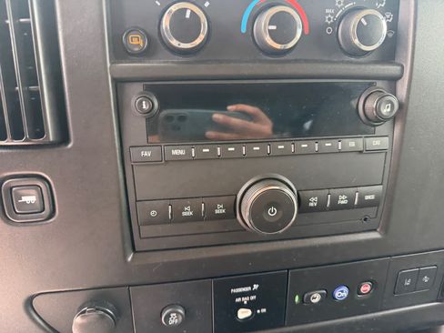 Used 2025 Chevrolet Express 3500 LT w/ LT Preferred Equipment Group RWD image 23