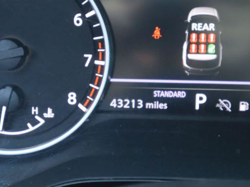 Used 2023 Nissan Pathfinder SV FWD image 11